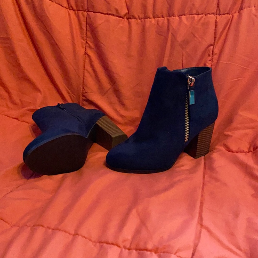 Apt. 9 Size 7 Wide Blue Ankle Boots